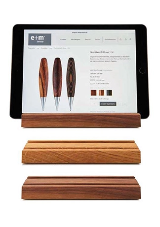 Artikelbild des Artikels “Tablet Board – Hochwertige Tablet-Ablage aus Holz “