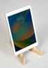 Artikelbild 4 des Artikels “Nachhaltige Tablet- & Smartphone-Halterung aus Holz – ergonomisch & stabil “