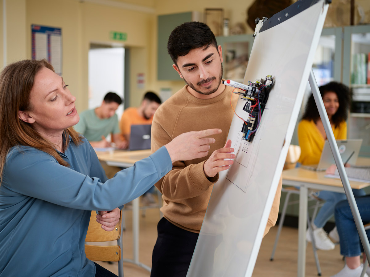 Artikelbild 2 des Artikels “Arduino® Education Engineering Kit Rev2 – MINT-Projekte & Programmierung für Sekundarstufe I & II “