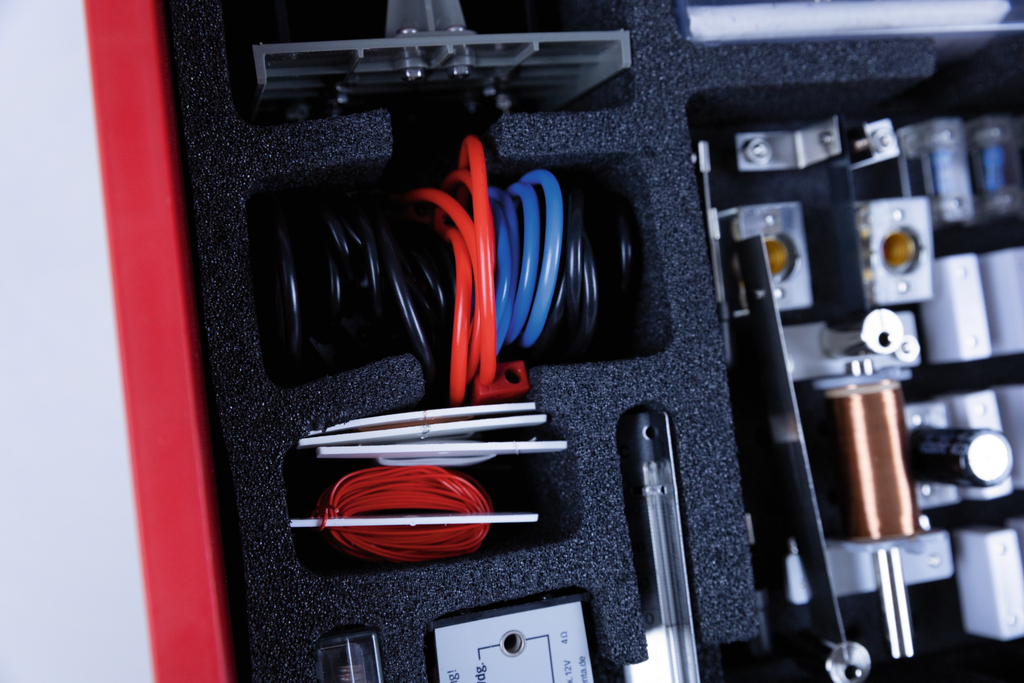 Artikelbild 2 des Artikels “Schüler-Set Elektrik mit Steckplatte – Stromkreise entdecken “