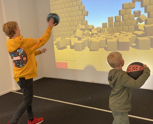 Artikelbild 2 des Artikels “ActiveFloor SPORTSWALL Max3 – Interaktive Lernwand “