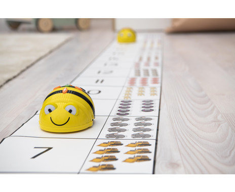 Artikelbild 4 des Artikels “Bee-Bot Zahlenmatte – Mathe lernen mit Bodenmatte & Lernroboter “