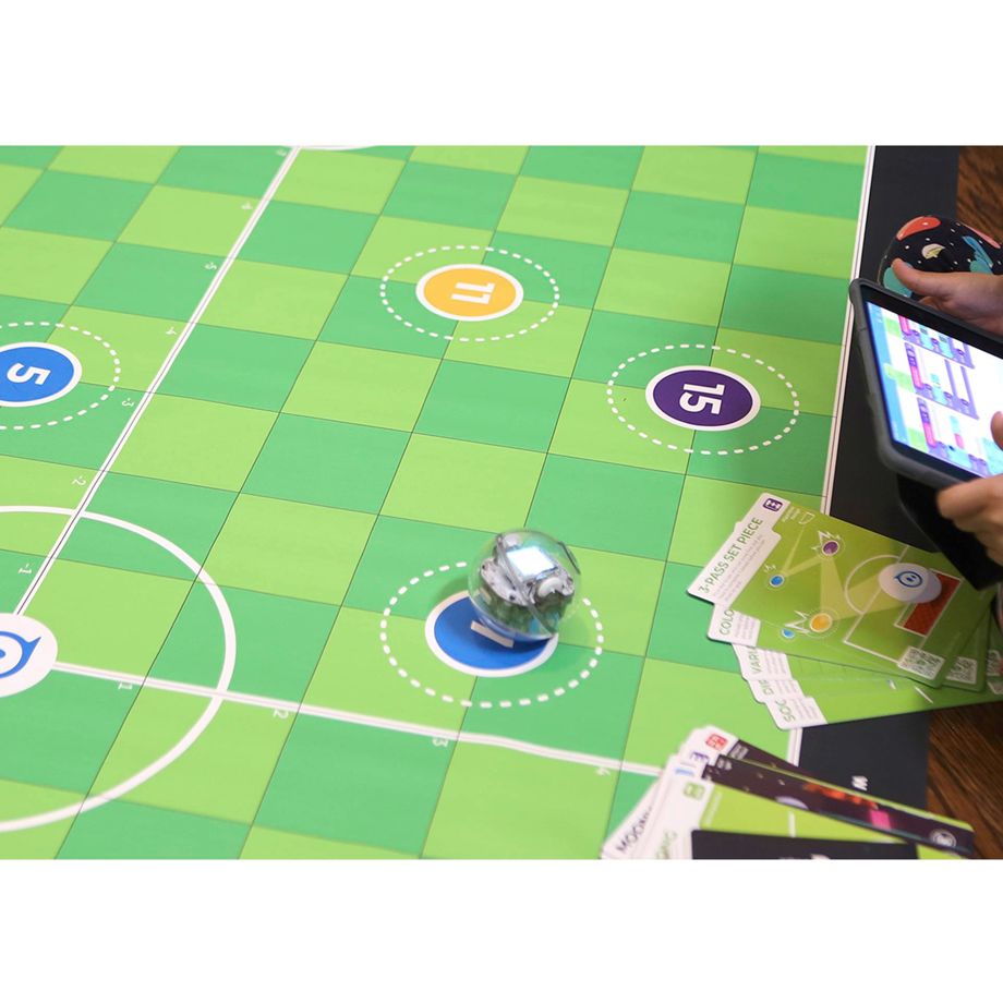 Artikelbild 4 des Artikels “Sphero Code Mat Weltall/Fußball – Programmieren ab 8 Jahren “